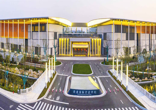 รูปแบบของหอพักที่มีสองปีก จัดงานและพื้นที่ของ Nantong International Convention and Exhibition Ce